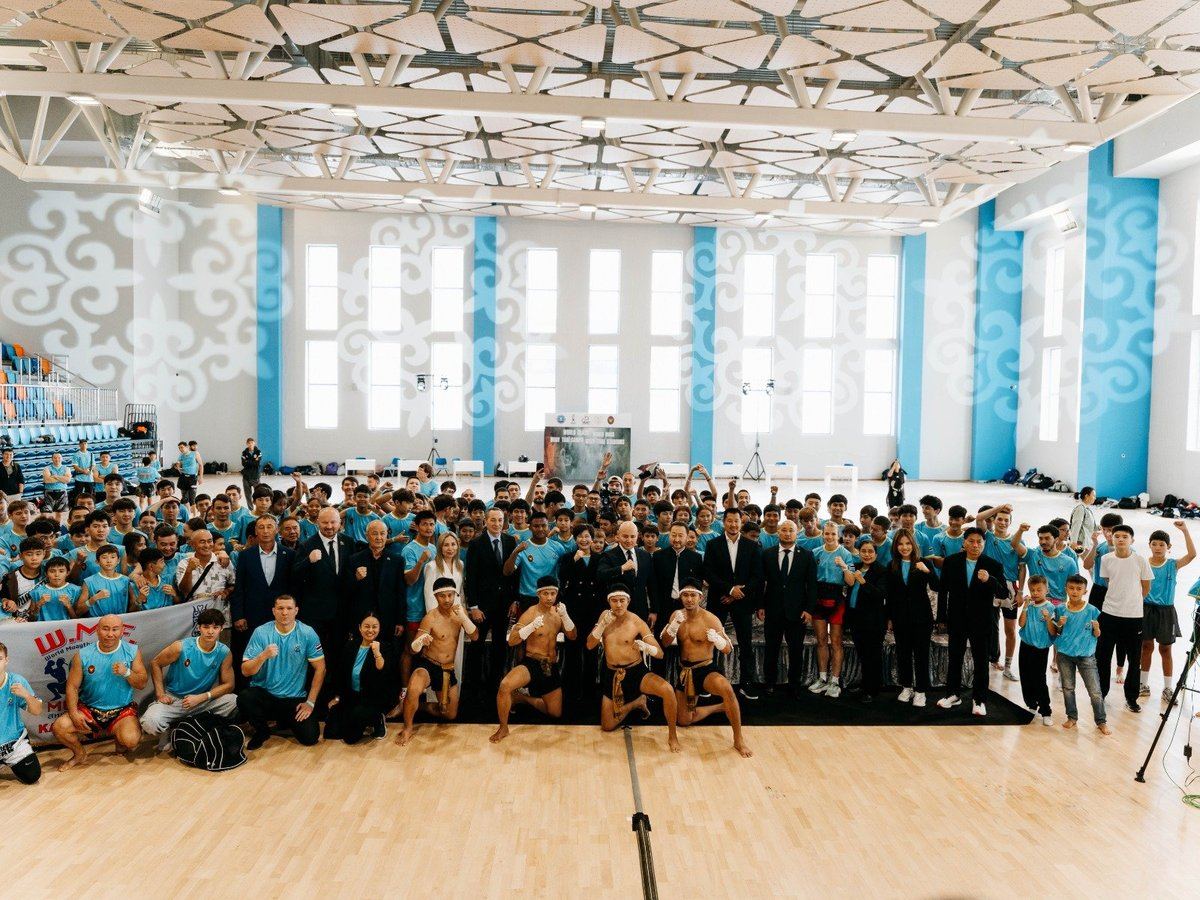Sports hall full of participants